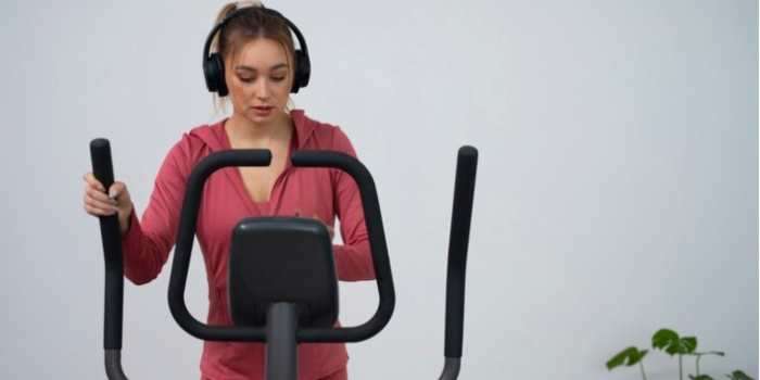 A Gym-Goer's Dilemma: Headphones or Earbuds for Working Out?