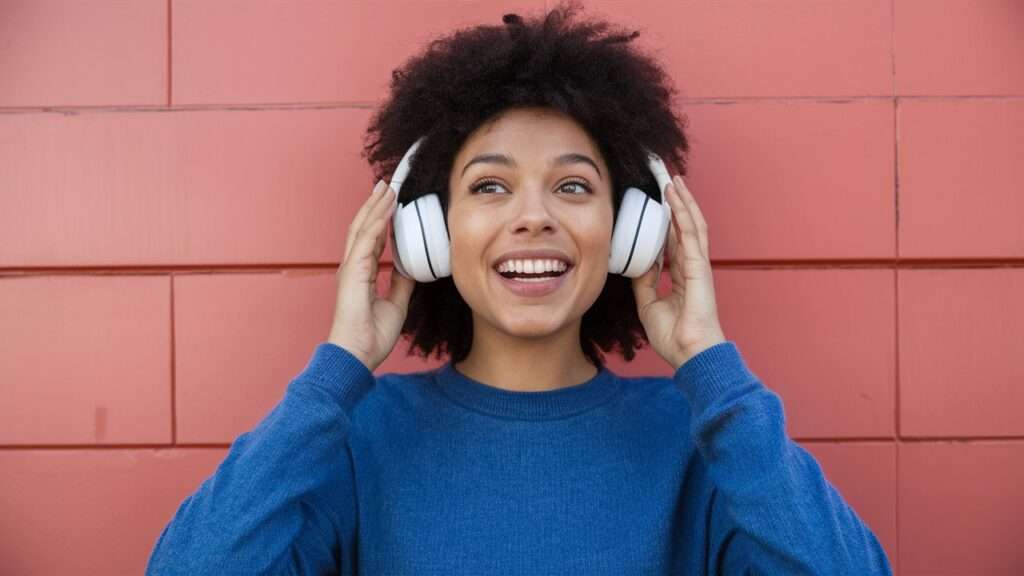 earbuds vs headphones noise isolation and cancella qx05boEuQOW hqdQSf9WDw 7JdeoDCHSrag9zLFpLCGzw